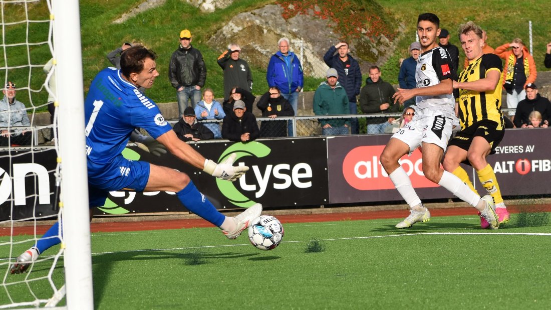 Joacim Holtan sender oss i føringen med 2-1 da rundt kvarteret gjenstod av kampen.