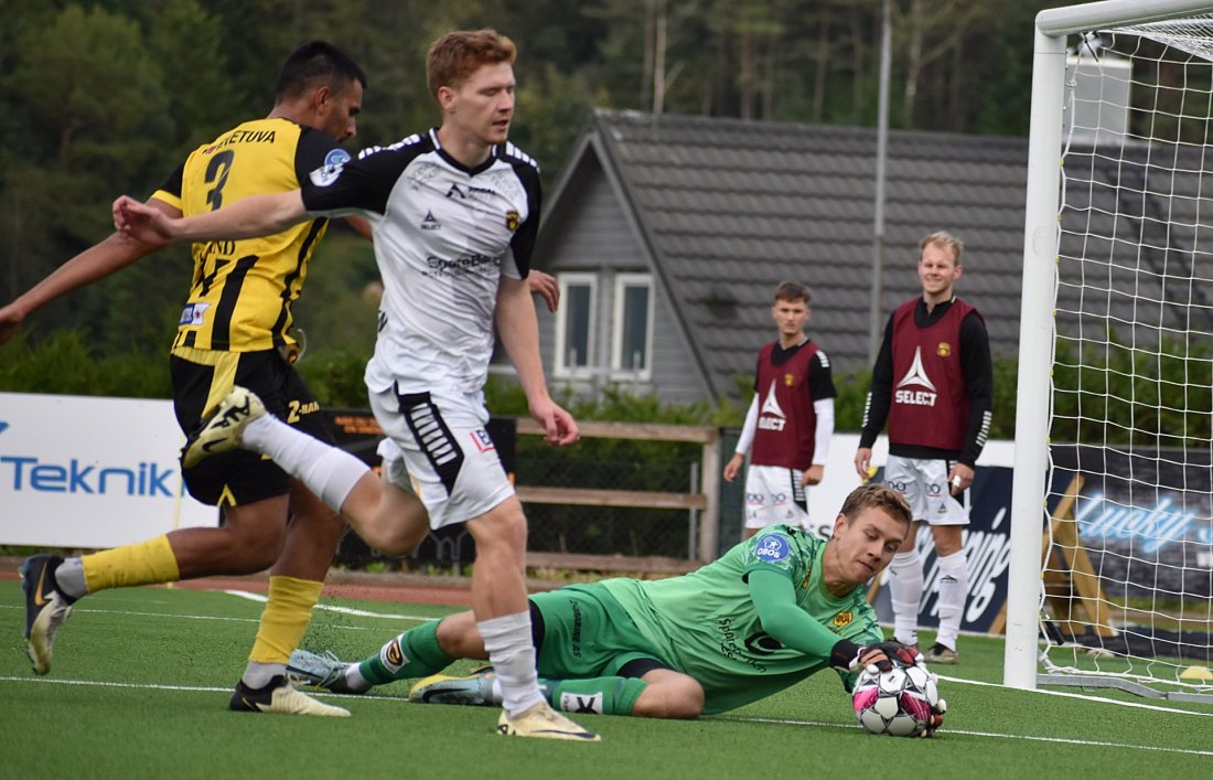 Sander Lønning leverte flere fine redninger i sitt comeback for EIK