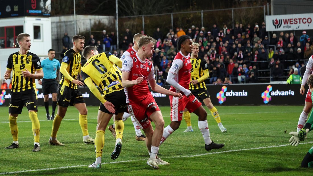 Sjur Jonassen sender hjemmelaget opp i 2-1