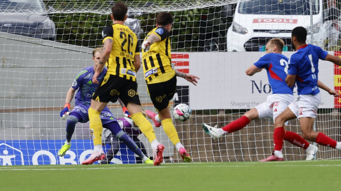 2024 vif hjemme - stian michalsen scorer - foto odd magnar tjensvoll.jpg