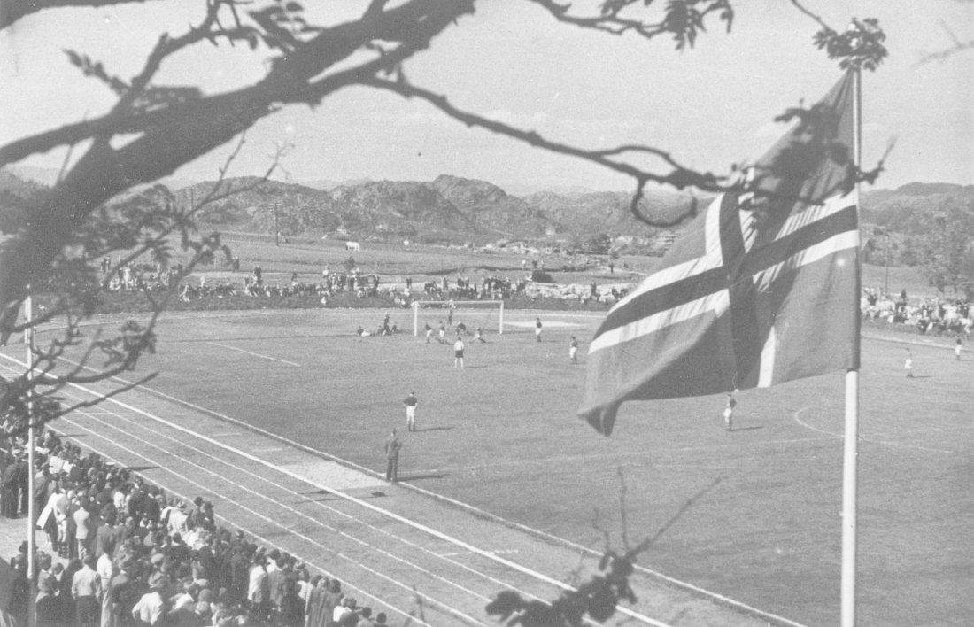 idrettsparken åpningsdag 1947.jpg